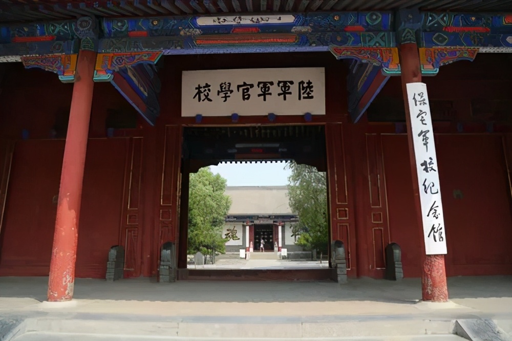 《潜伏》原型，45年后终回大陆