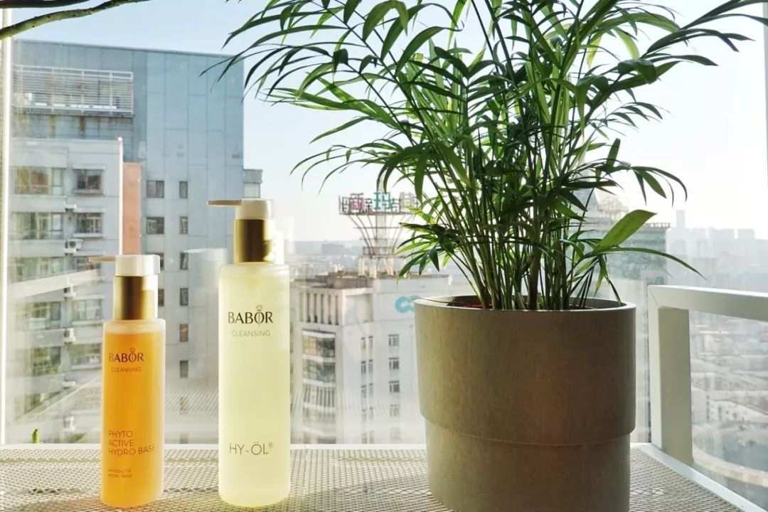 朋友圈精致生活却一地鸡毛,精致朋友圈背后的真实故事