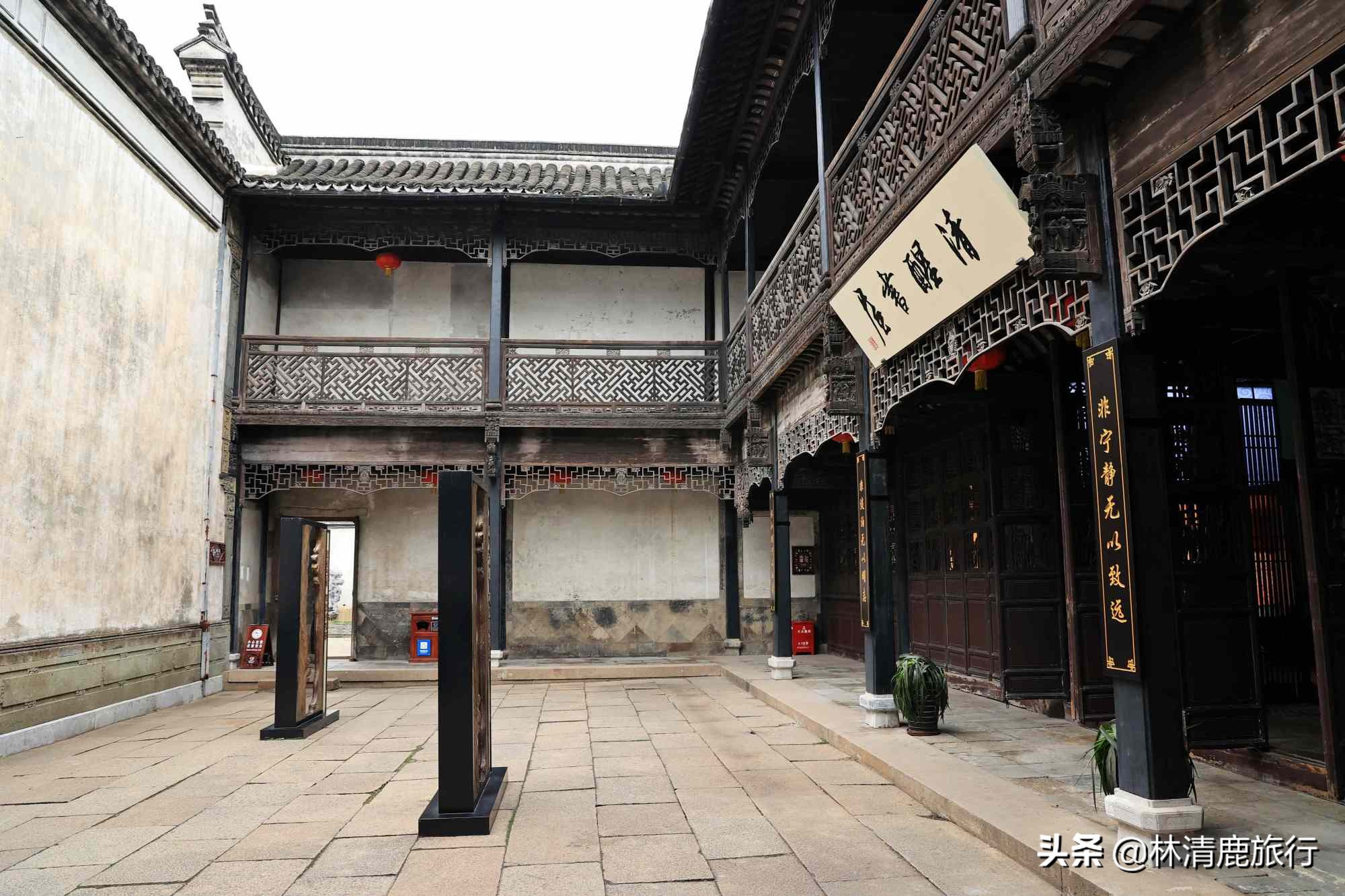 娓呮湯鏈夊悕鐨勫瘜浜屼唬,鏄庢竻缃戠孩寤虹瓚