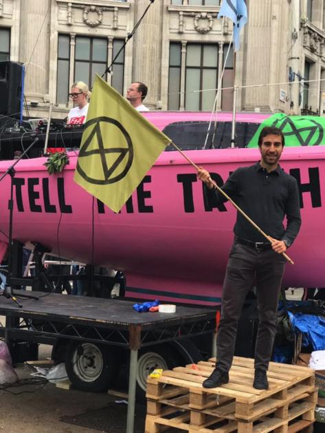 你想不到的球星副业：C罗植发店，恶汉包鱼塘，枪手名宿拯救地球