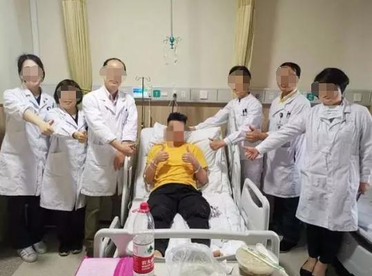 26岁小伙增肌健身,男子健身一年胸肌“暴长”