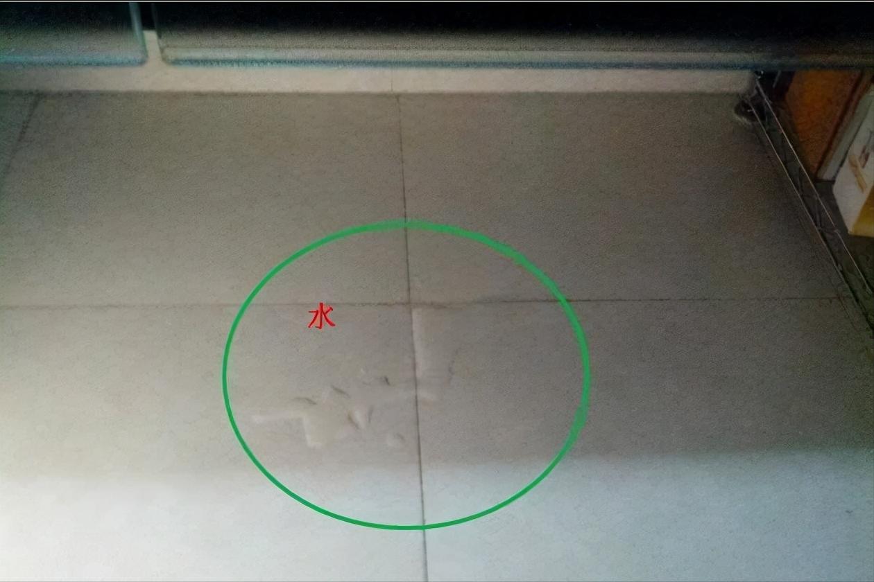 地砖有积水会渗到楼下吗,地砖底下水管漏水怎么办