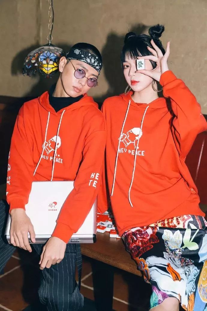 服装人要哭了！年利润4亿、估值90亿的喜茶竟然跨界服装行业？