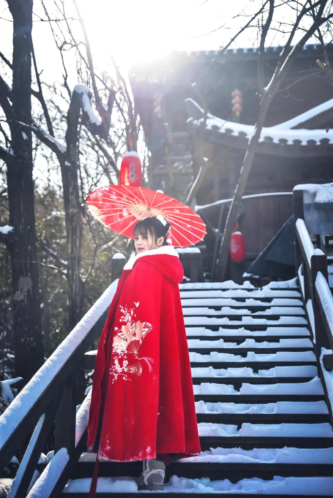 当汉服小姐姐在街上惊艳路人,又美丽又漂亮的汉服小姐姐