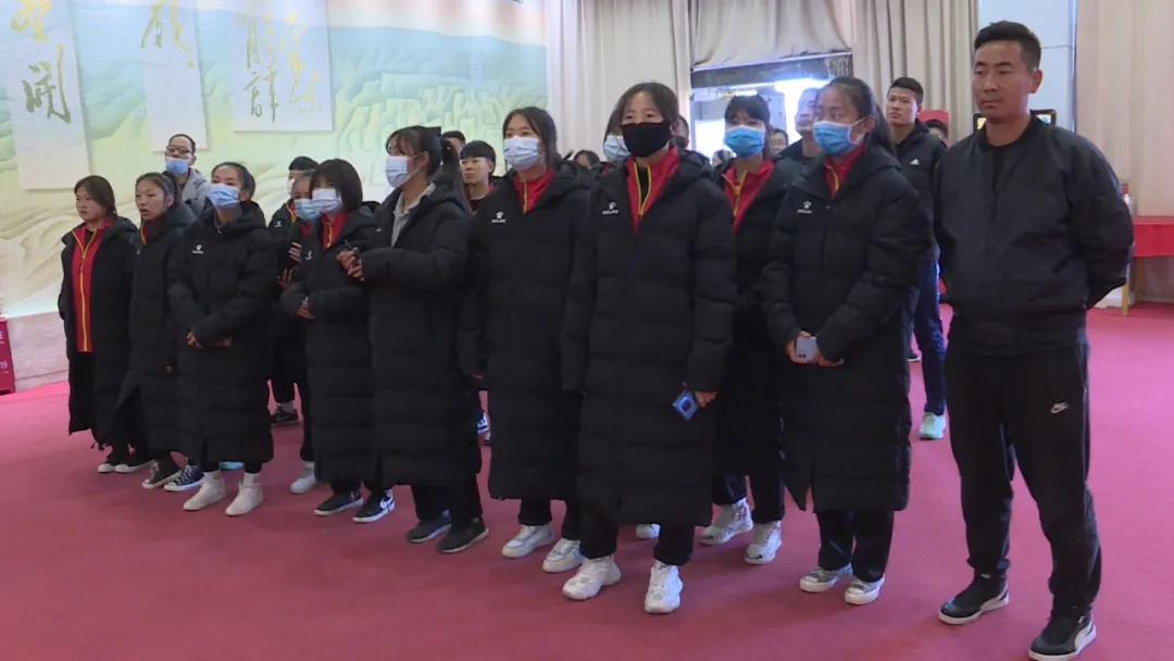 甘肃省青少年校园足球联赛酒泉市代表队瞻仰红军会宁会师旧址