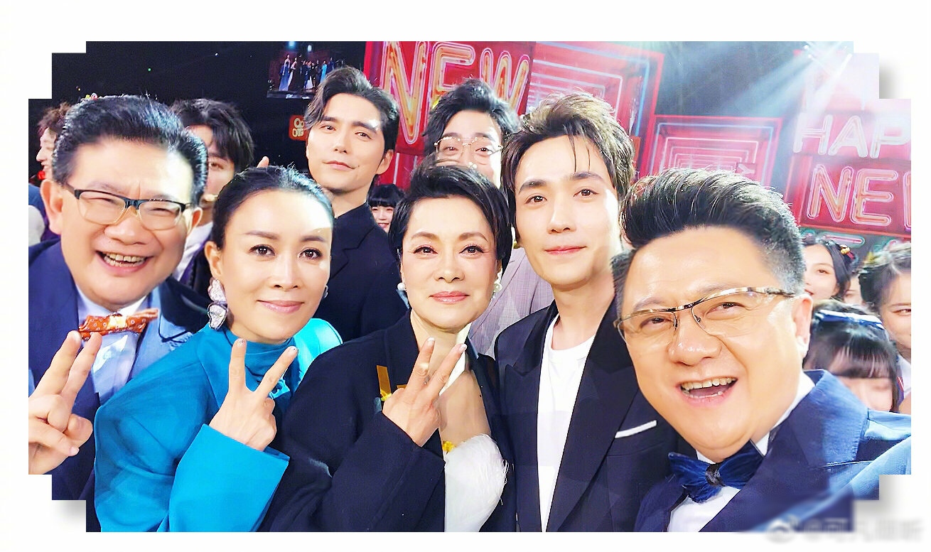 朱一龙跨年衣服,朱一龙瞬间脸红