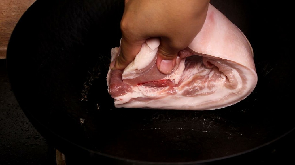 做红烧肉不用香料好吃吗,做红烧肉用白糖好吃吗