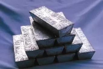 戴金镯手腕发黑,戴银手镯手腕一圈总是发黑为什么