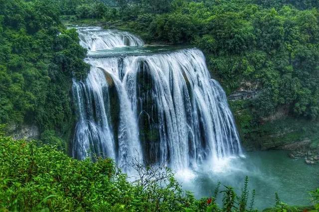 贵州黄果树瀑布和小七孔怎么选,多彩贵州荔波小七孔西江千户苗寨