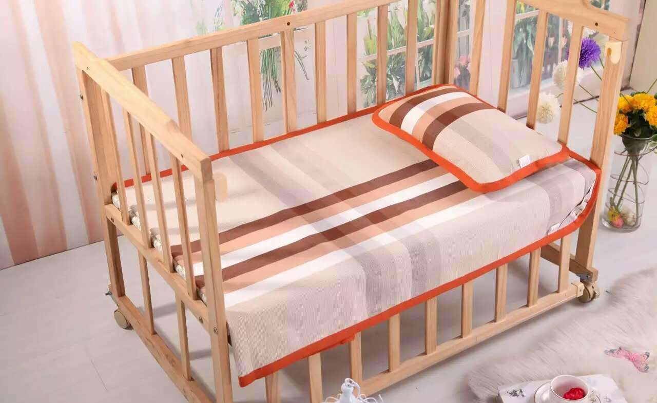 小孩睡竹席好还是草席好,宝宝睡凉席好还是草席好