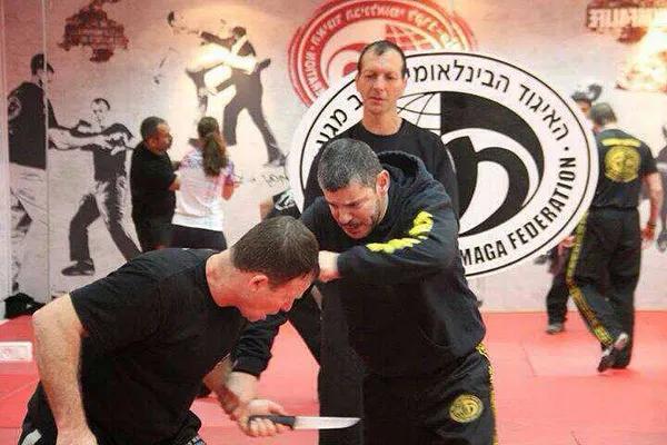 萨特瓦格斗术大师展示格斗技巧无人能及