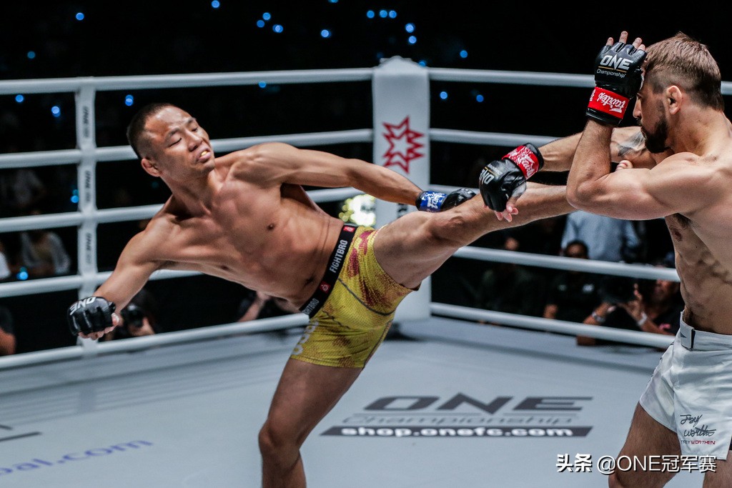地面锤击TKO！陈磊第二回合不敌美国不败新星