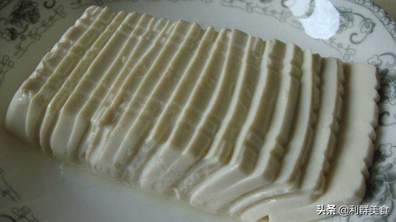 健康美味、麻辣鲜香的凉拌松花蛋内酯豆腐，你喜欢吃吗？