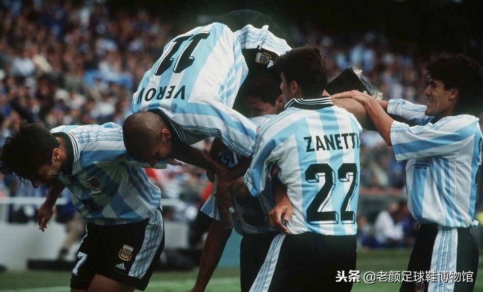 脚踏虎爪靴的神奇巫师，35岁参加世界杯，41岁复出只为母队上座率