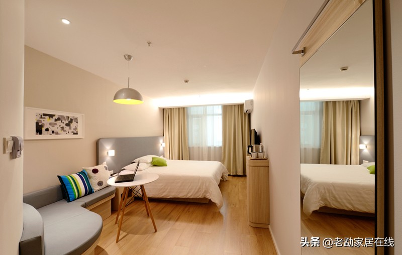 现在装修铺地砖好还是复合地板好,装修地面铺复合地板