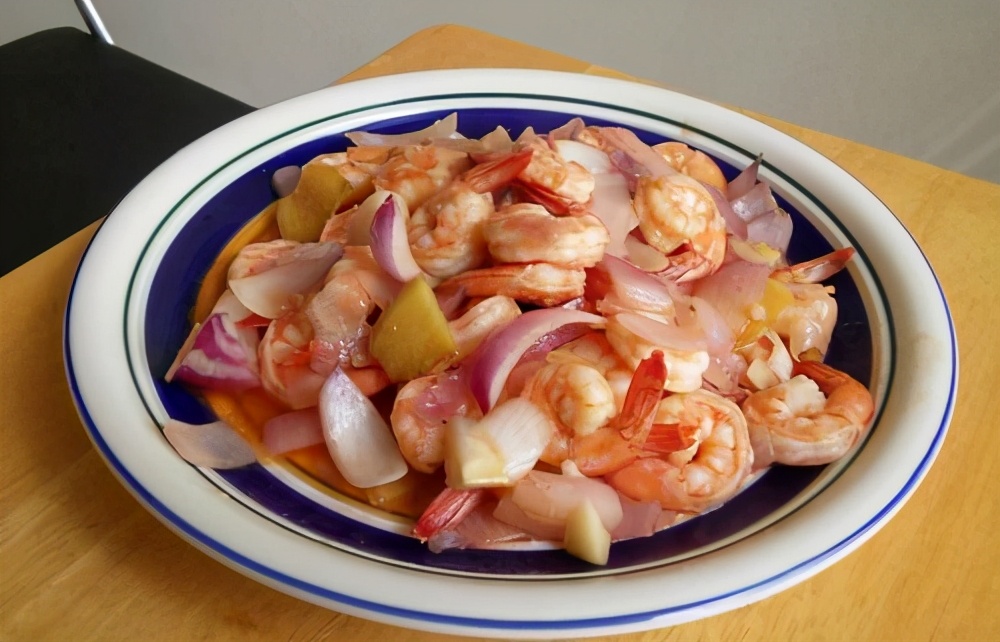 洋葱炒虾仁怎么做好吃又简单,洋葱炒虾仁怎么做简单又好吃