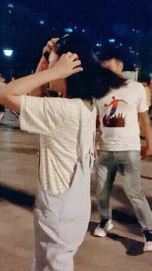 搞笑gif段子妹子你太皮了,搞笑gif段子妹子有点太淘气了