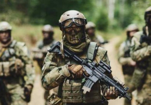 中国军队目前装备的防弹衣,英国士兵穿中国防弹衣