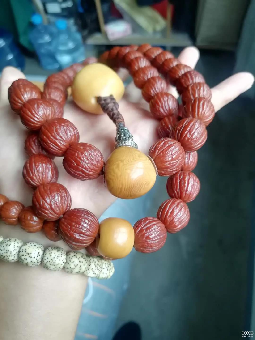 他试了一瓶“印度神油”，盘串6年，包浆妙啊