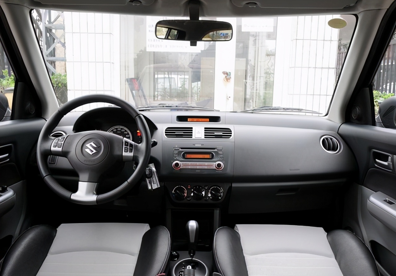 铃木雨燕自动挡小车,11年铃木雨燕1.3排量手动二手价格