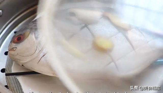 清蒸鲳鱼怎么做法比较好吃,清蒸五彩鲳鱼的做法和步骤