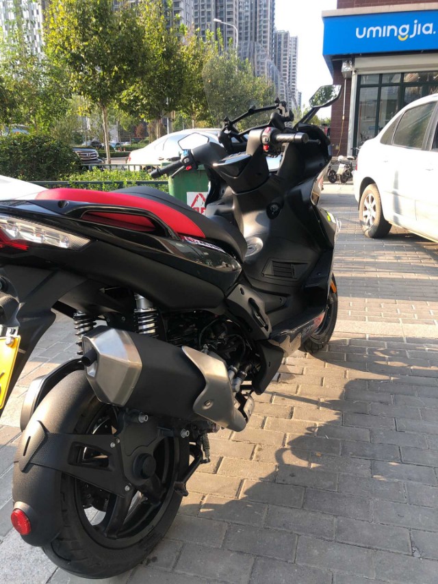 阿普利亚300srmax测评,阿普利亚150极速测试原声