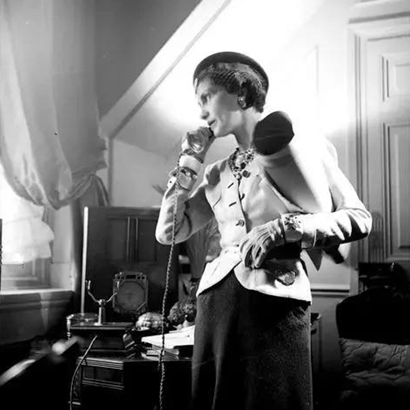 香奈儿coco小黑裙,香奈儿经典小黑裙你真的懂它吗