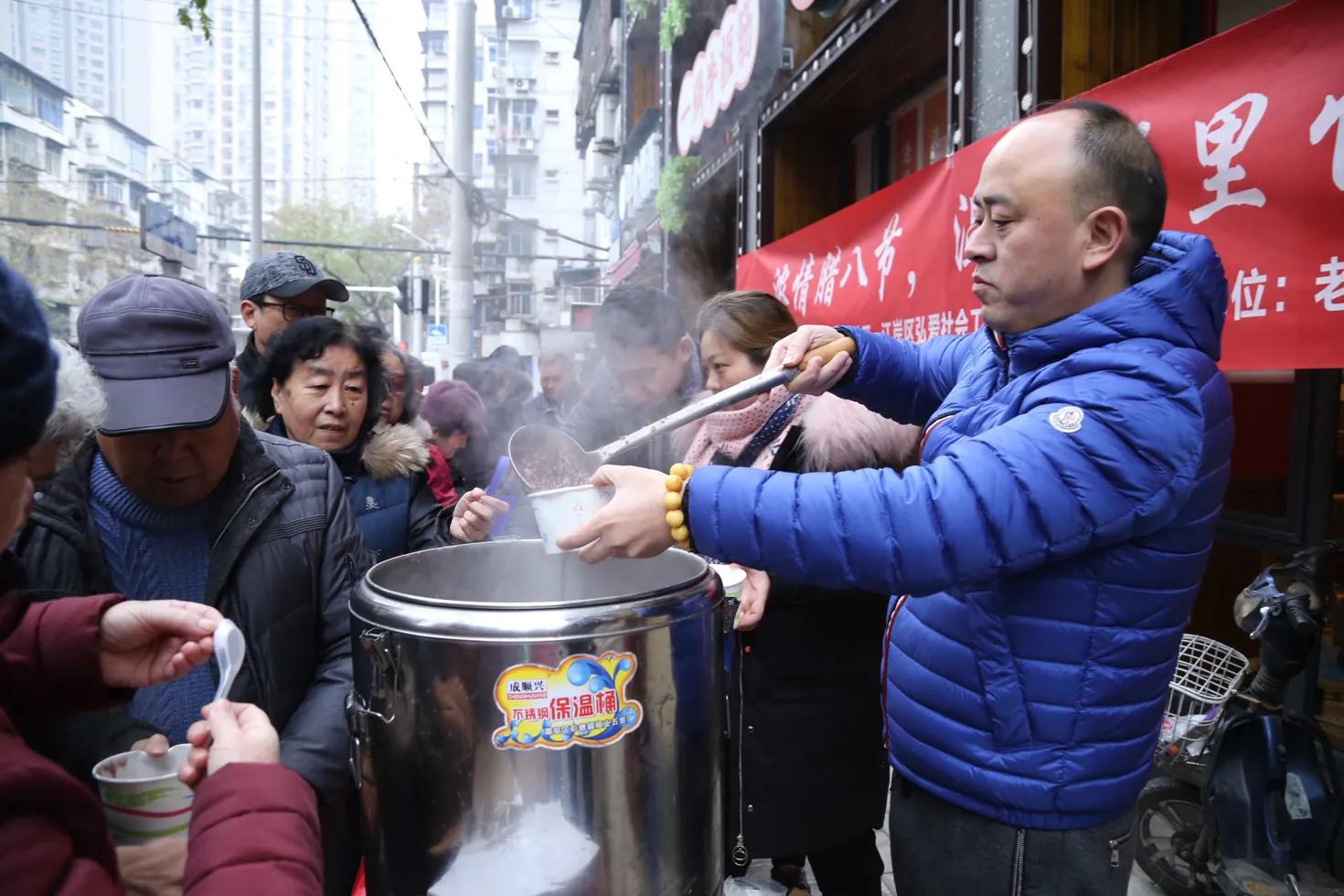 武汉市西马街高雄社区浓情腊八节温暖邻里情！