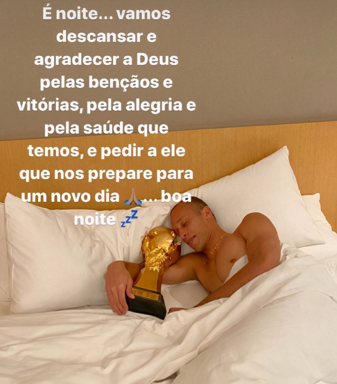 得劲！江苏苏宁3外援捧火神杯入睡，球迷手绘1星球衣尝鲜