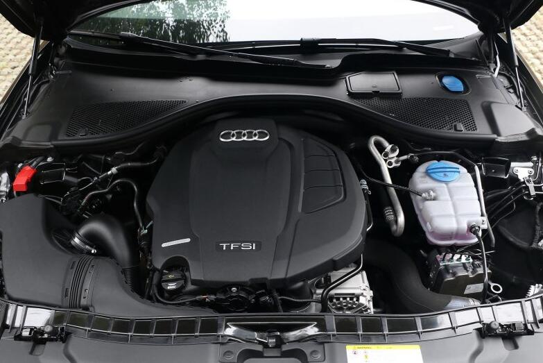 新款a6l顶配二手车,28万的奥迪a6l2023款