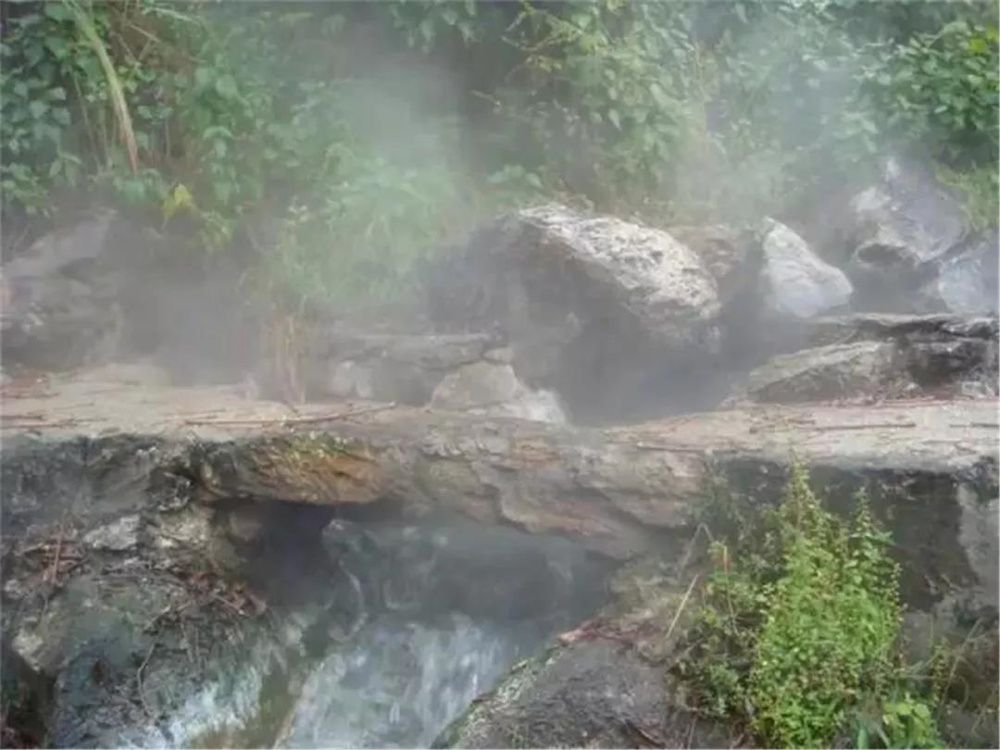 泡温泉到什么地方去,大理去哪里泡温泉最好