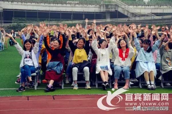 宜宾公交送考,宜宾高考车队出征视频