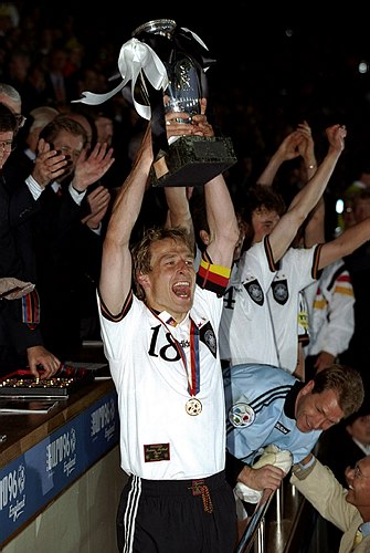 足球轰炸机克林斯曼,足球巨星克林斯曼