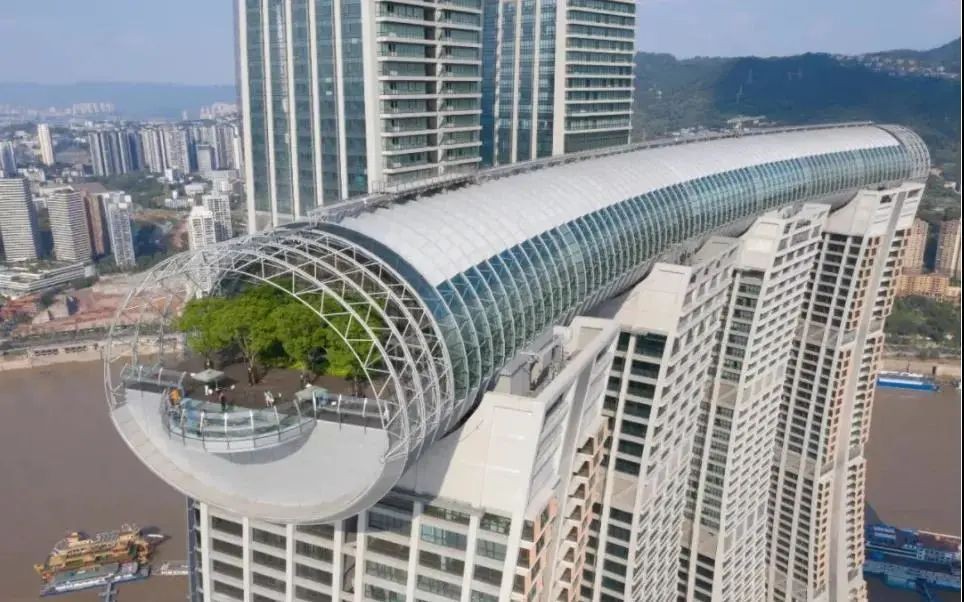 重庆的摩天大楼往下看有多恐怖,重庆横向摩天大楼天空漫步