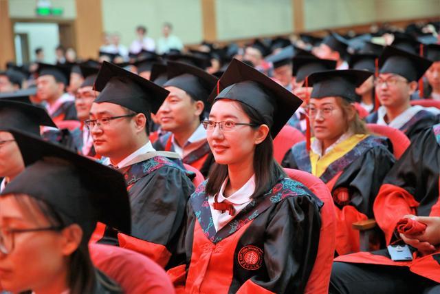 社科院博士好还是人大博士好,文科博士和理工科博士哪个值钱