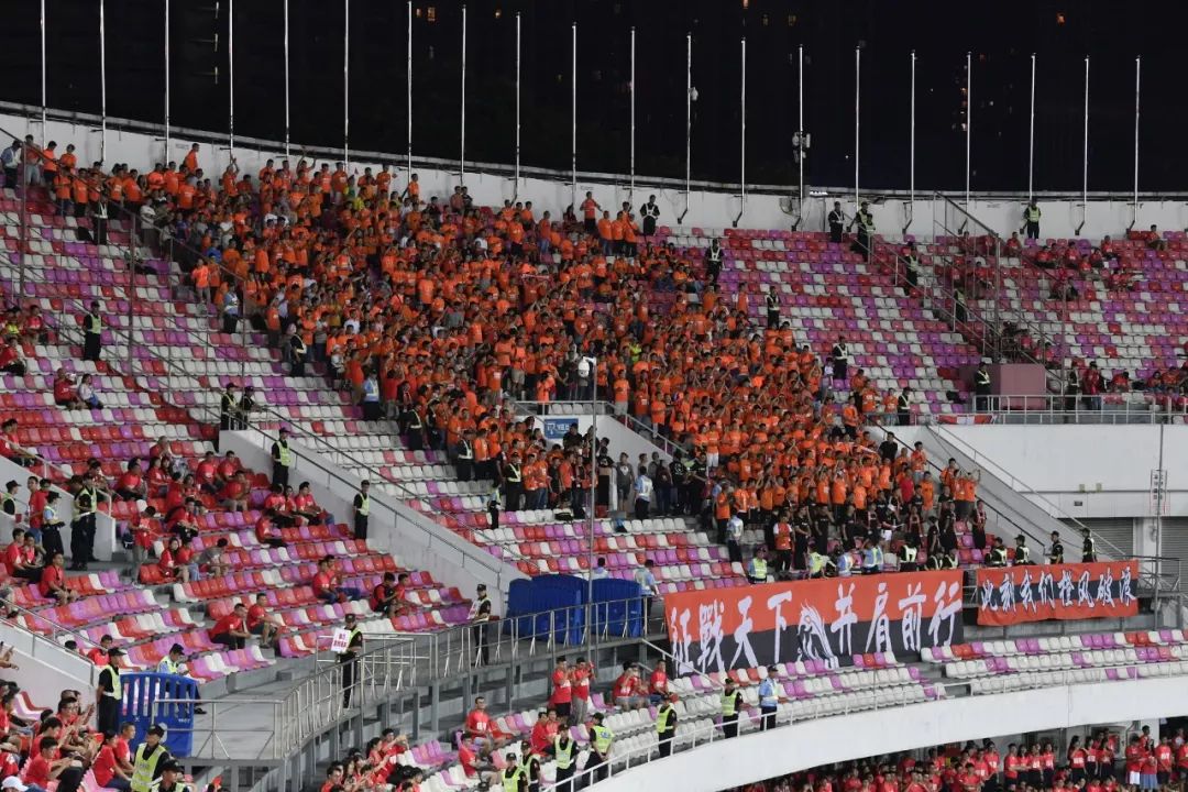 众志成城抗击疫情视频,广州恒大淘宝客场挑战武汉卓尔