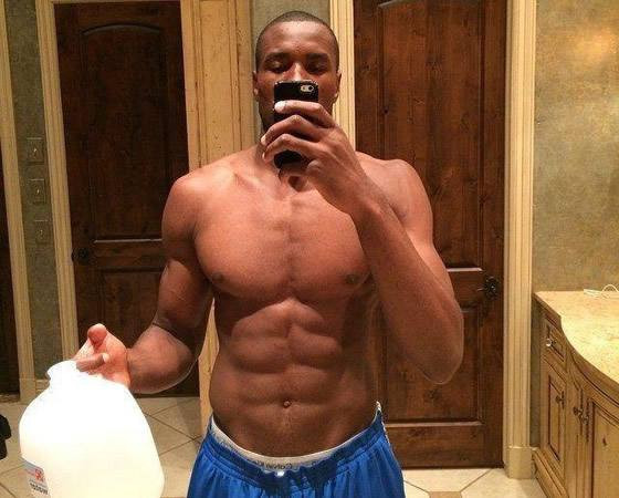 老詹入选75大球星,现役健美先生第一人