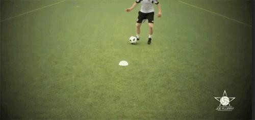 足球过人教学慢动作小学生,足球十大变向过人教学