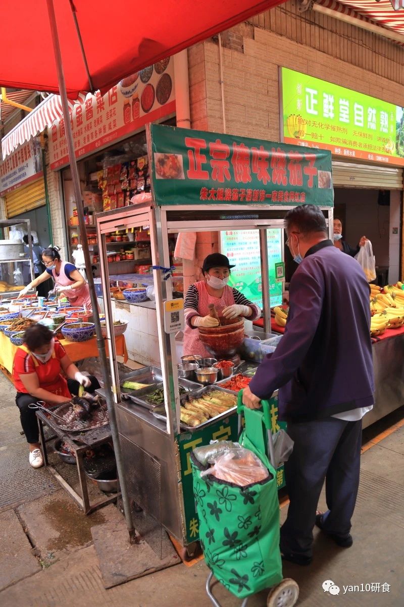 昆明滇池美食推荐菌火锅,滇池边菌子火锅