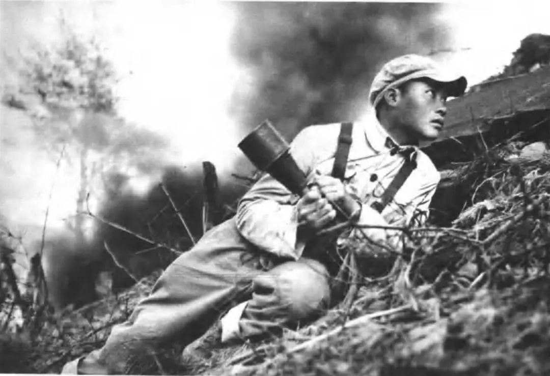 王牌军首战告负，“虎将”梁兴初贻误战机，被彭德怀大骂“鼠将”