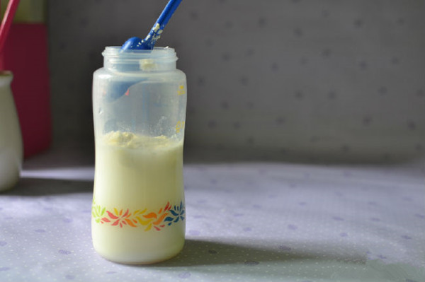 宝宝奶粉吃完之后有泡沫咋回事,奶粉兑出来泡沫多好还是泡沫少好