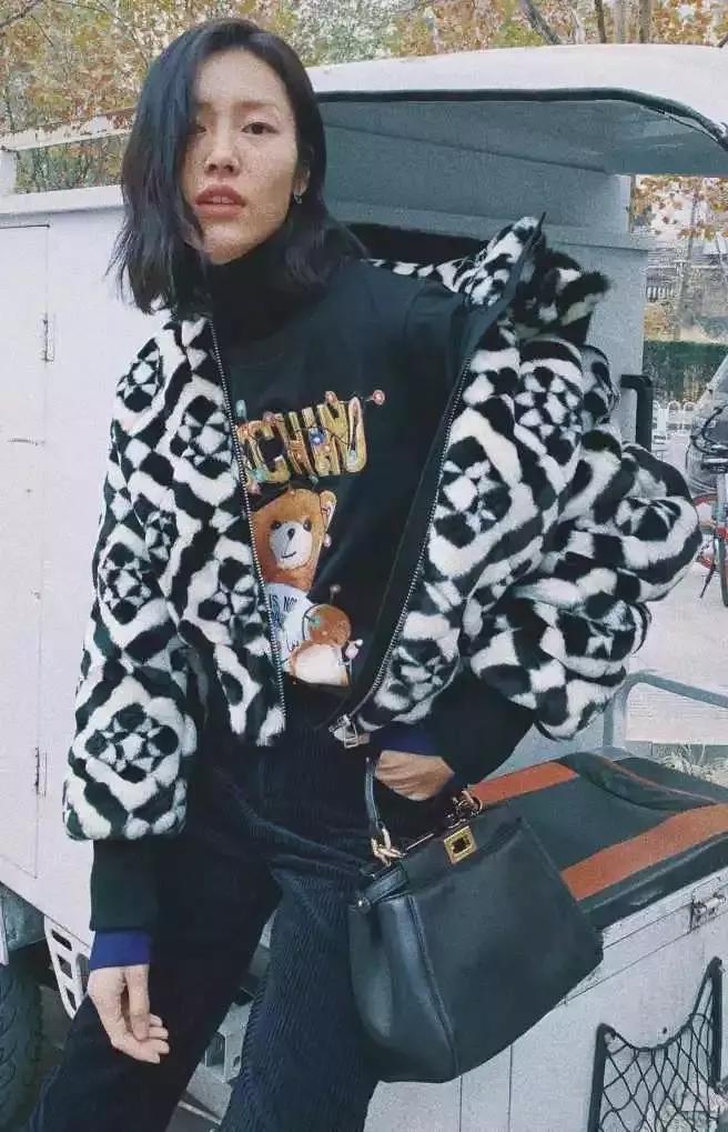 刘雯今年最流行的包,刘雯同款包时尚潮流大牌大容量