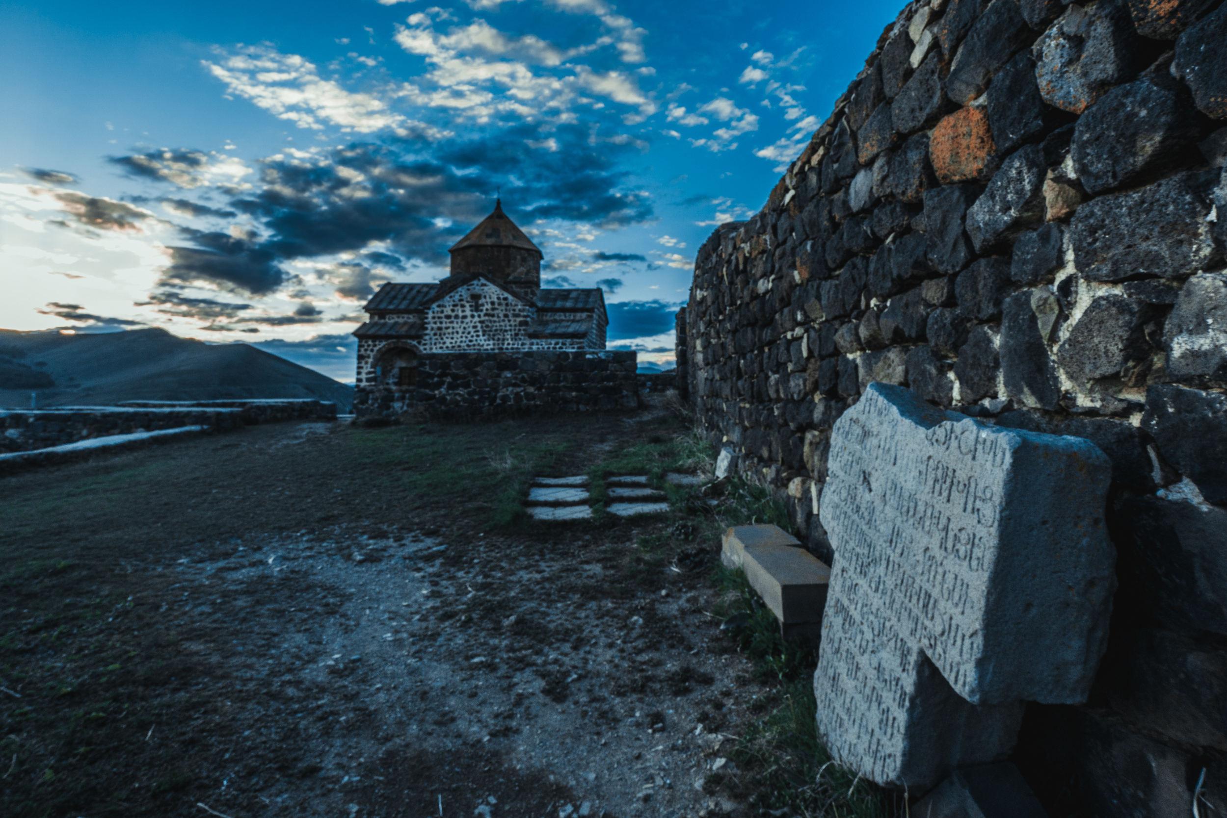 高加索的明镜，万里丝路穿过的闪亮珍珠，如今是拍照的圣地