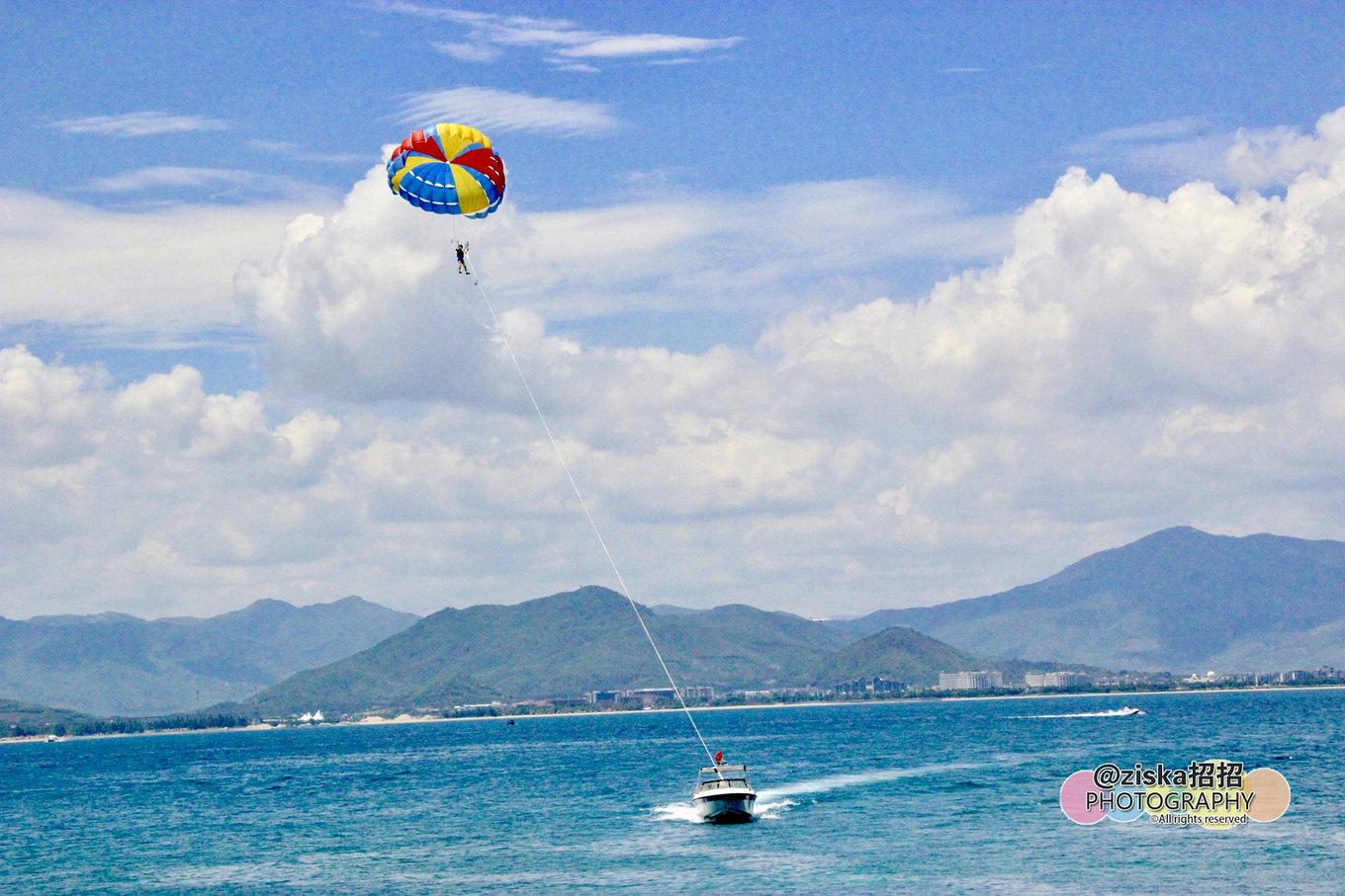 杨紫给李现分享旅游景点,现实生活中李现和杨紫到三亚旅游