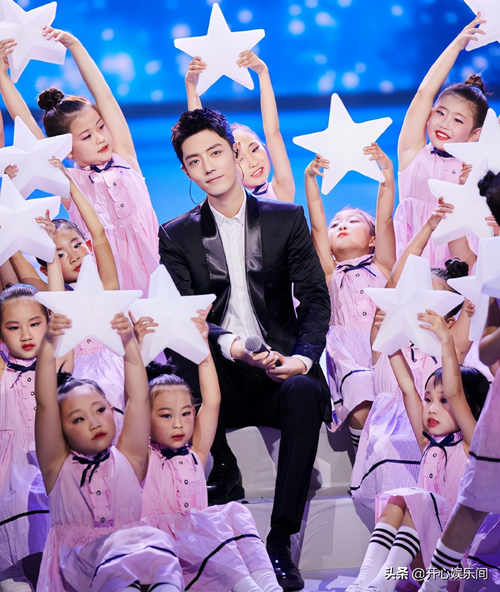 央视肖战夜空中最亮的星完整版,肖战重阳节晚会夜空中最亮的星