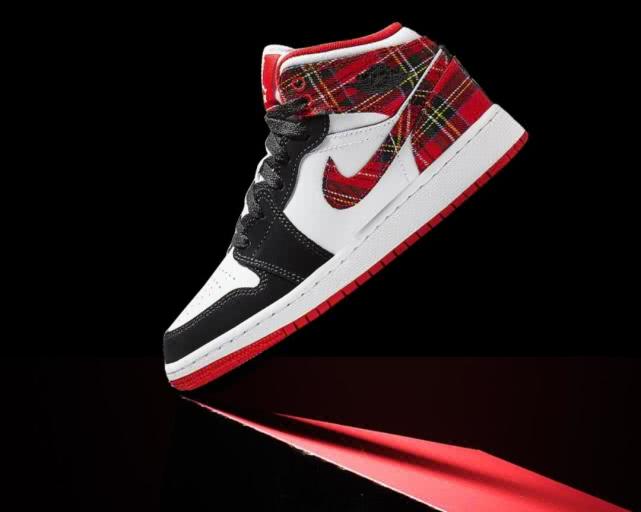 鞋柜又多了两双不穿的鞋,鞋柜里什么颜色的鞋子最多