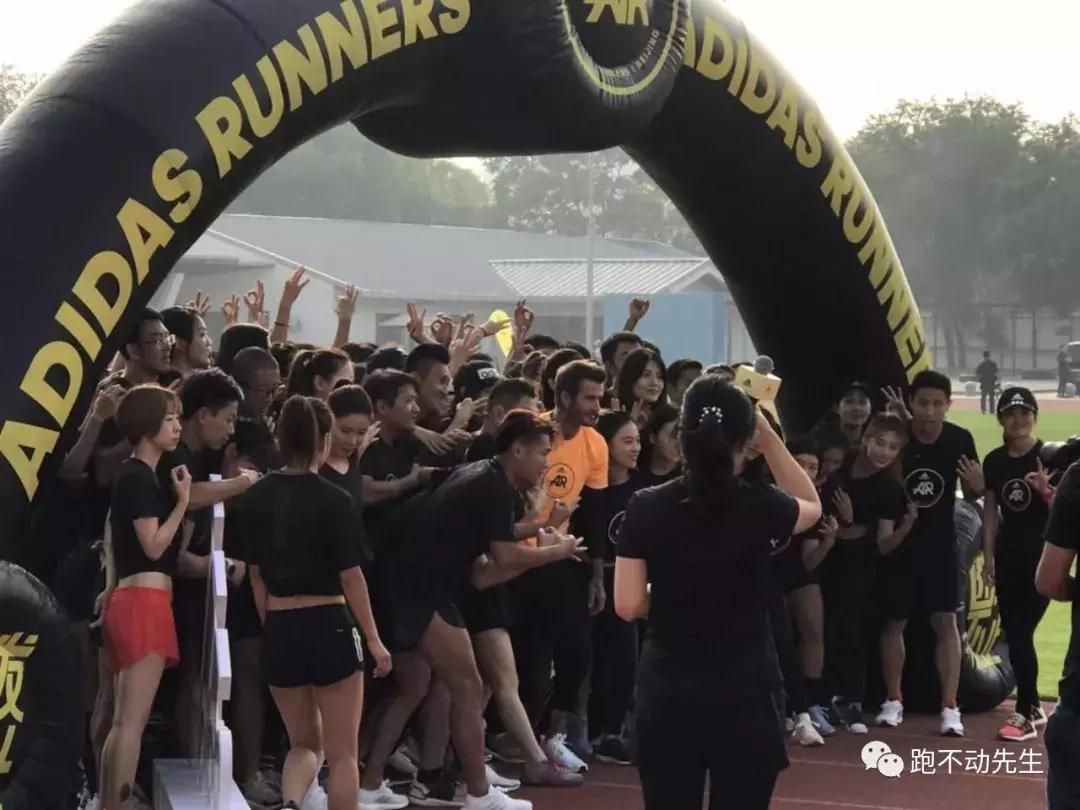 和贝克汉姆在球场上正面交锋,和贝克汉姆踢球是什么体验