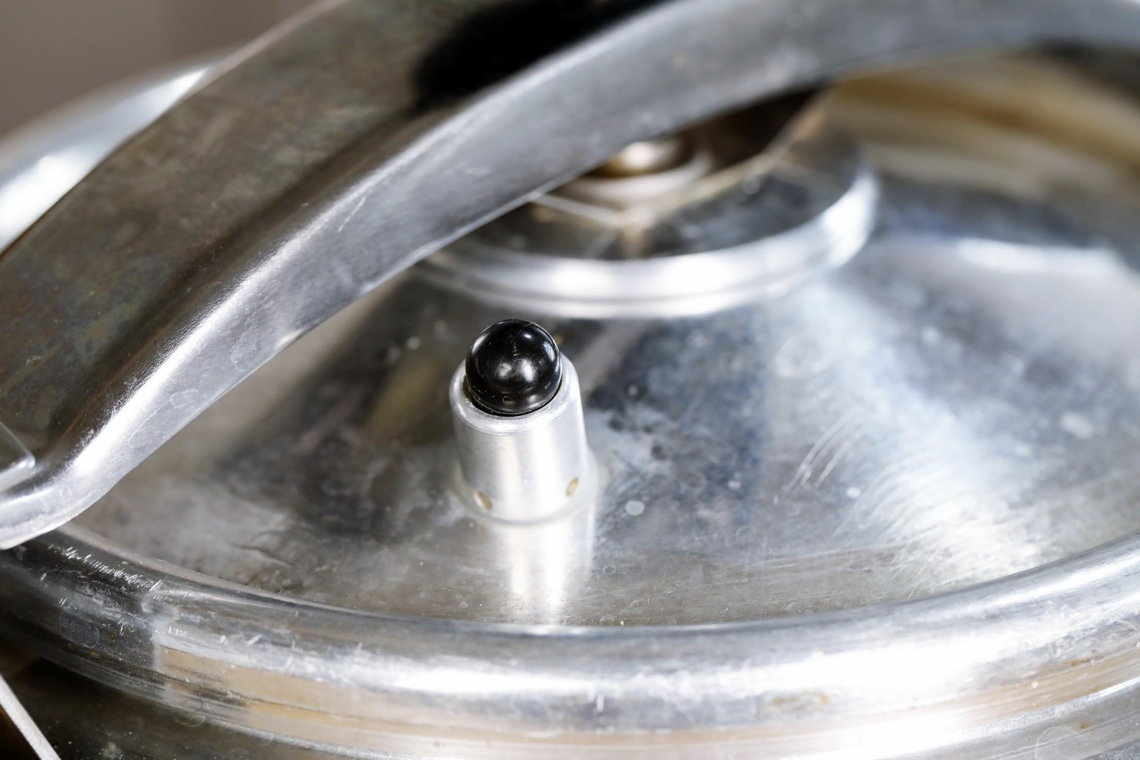 蒸煮两用电压力锅哪个牌子好,家用压力锅和微压锅哪个好