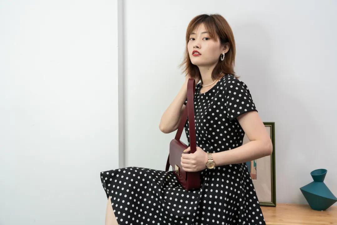 看起来丑爆款衣服,最简单的衣服搭配出时髦的效果