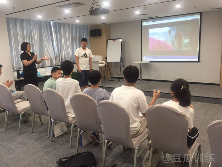 我们应该怎样正确与人交流和沟通,怎样提高与人交流和沟通能力